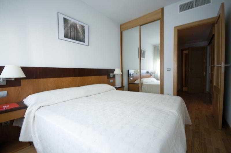Suites Kris Aeropuerto Madrid Extérieur photo