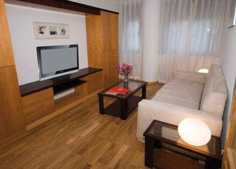 Suites Kris Aeropuerto Madrid Extérieur photo